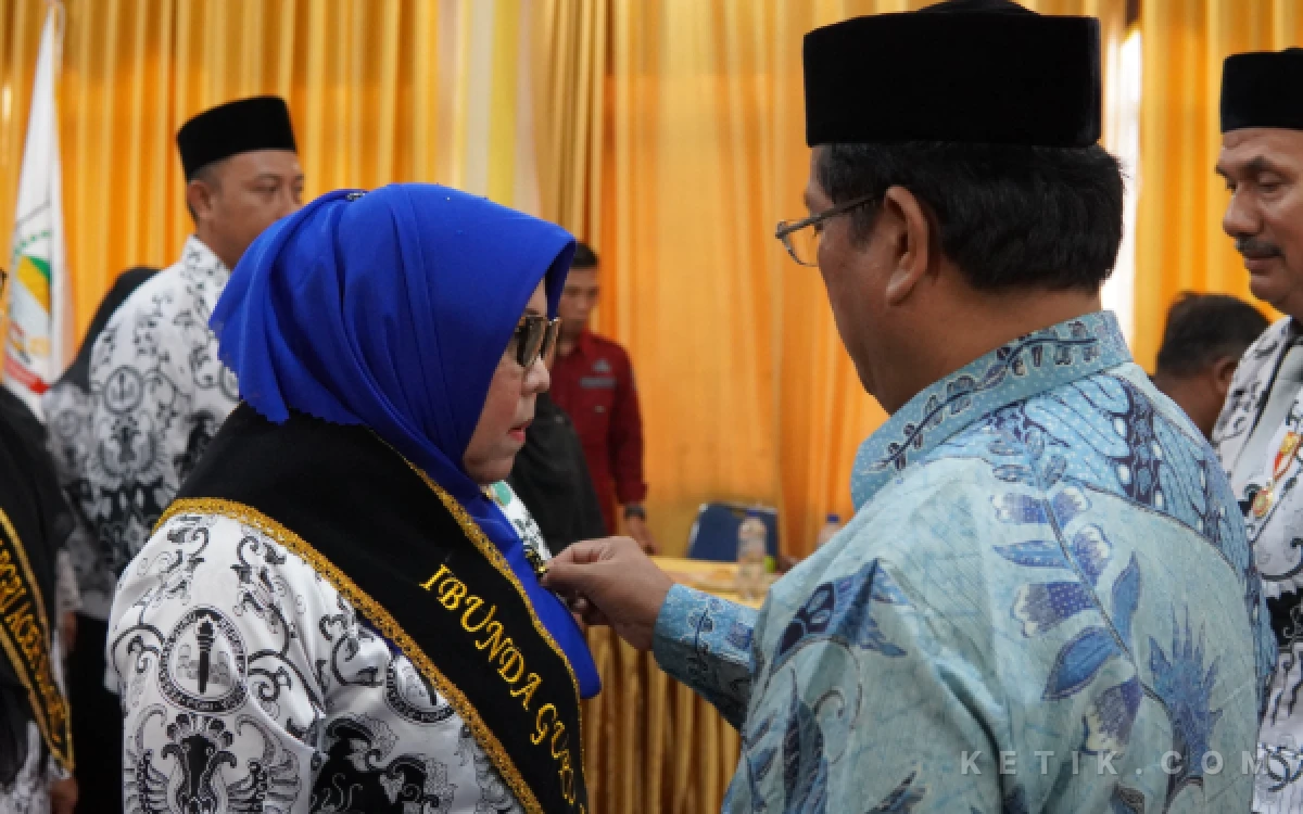 Thumbnail Berita - Bupati Aceh Singkil Beri Pesan Tegas ke Pengurus Baru PGRI: Guru Harus Melek Teknologi!
