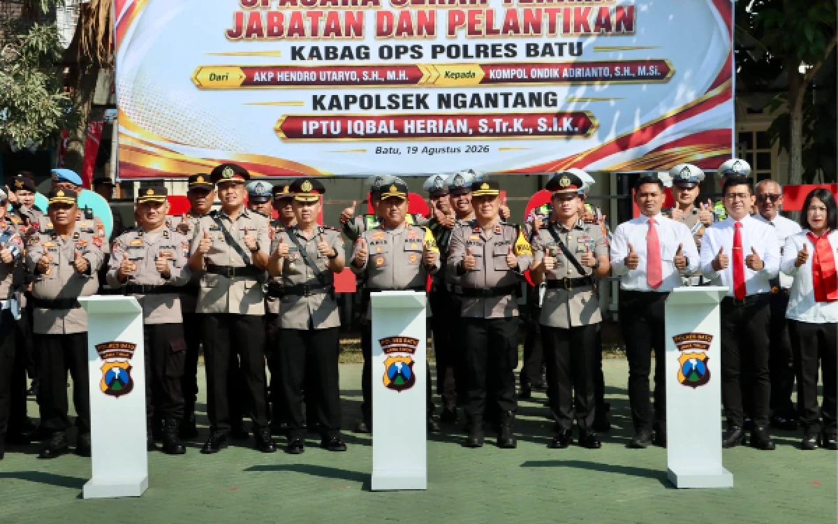 Thumbnail Berita - Sertijab Kabag Ops dan Kapolsek Ngantang, Kapolres Batu Minta Pejabat Baru Segera Adaptasi