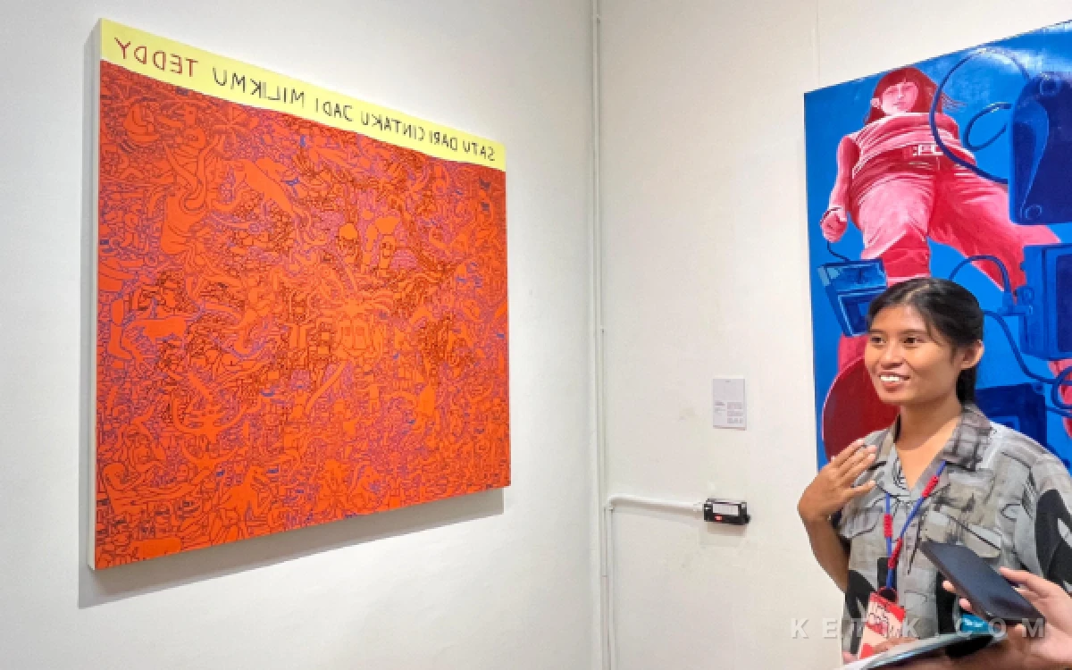Foto Karya unik bertajuk Untukmu Ted! yang dipamerkan di pameran Mukadimah. (Foto: Lutfia/Ketik.com)