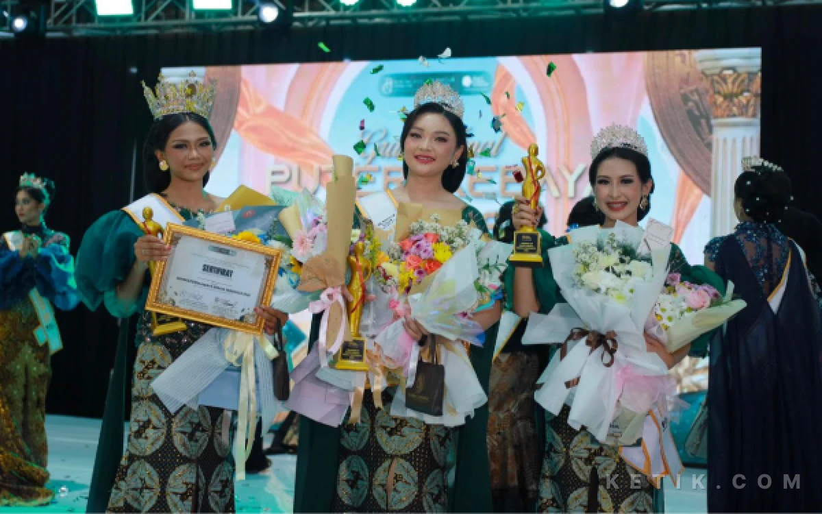 Foto Denok Preswari setelah dinobatkan sebagai Putri Kebayak 2026 bersama para juara lainya. (Foto : Lilik for ketik.com)