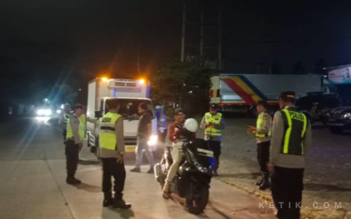 Thumbnail Berita - Respons Kilat Call Center 110! Polres Malang Sikat Balap Liar di Exit Tol Pakis, Belasan Motor Diamankan