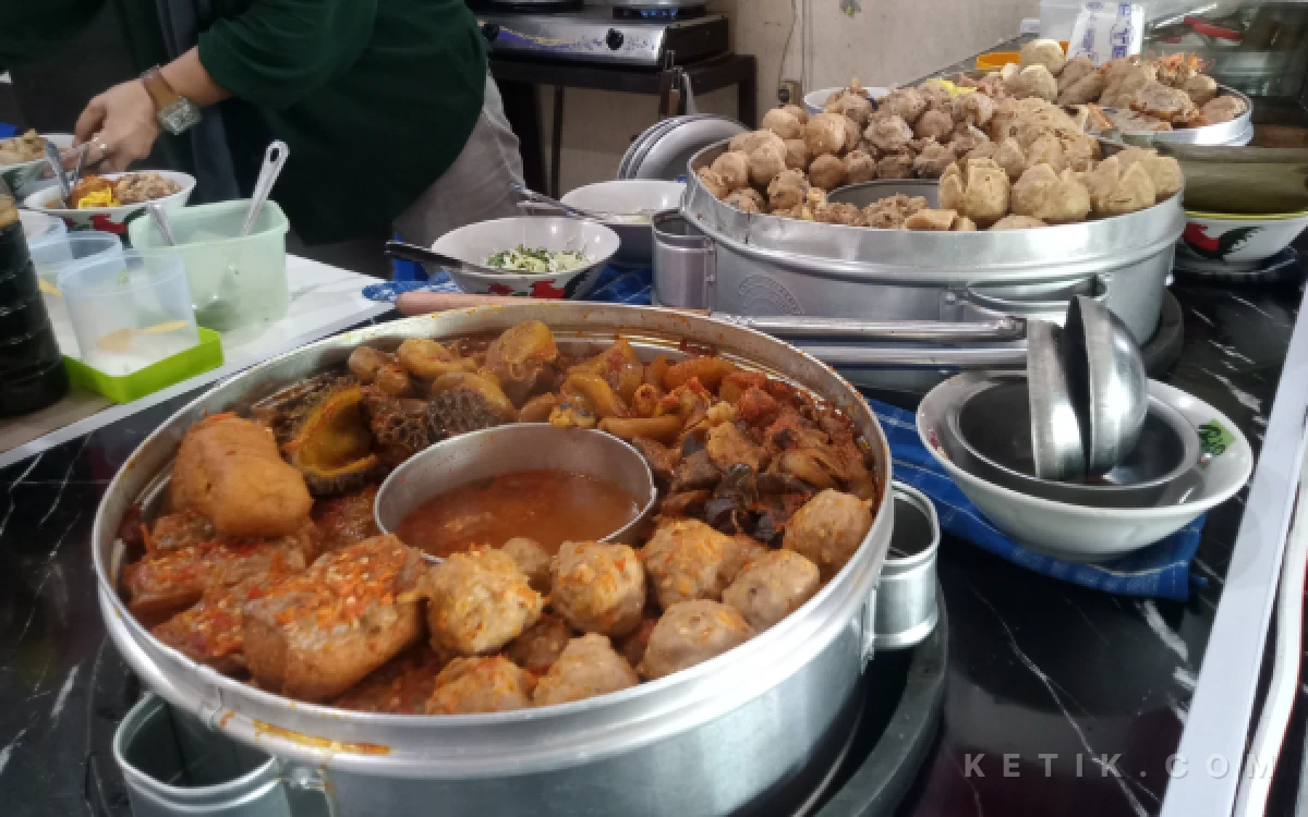 Thumbnail Berita - Pecinta Pedas Wajib Coba! Bakso Djenggot di Kota Malang Tawarkan Sensasi Pedas Menggigit