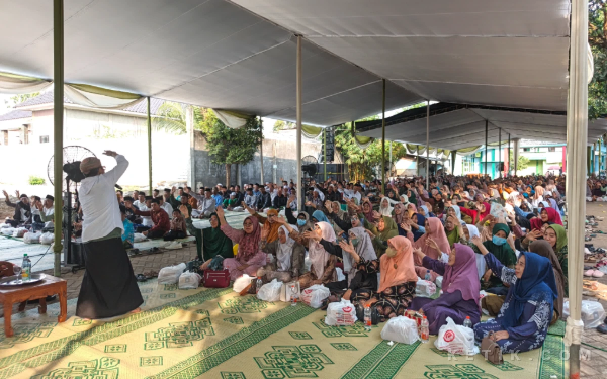 Thumbnail Berita - Haul Ke-16, Ponpes Bumi Aswaja Gresik Tanamkan Keteladanan Rasulullah kepada Santri