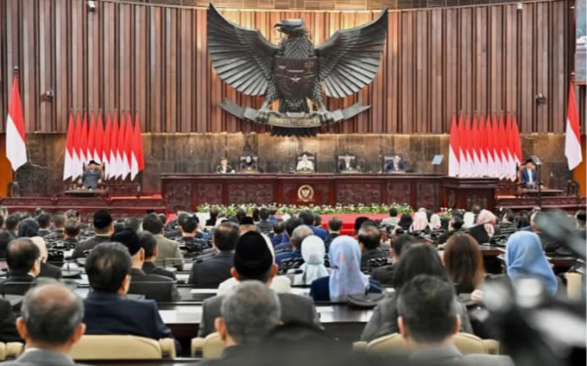 Thumbnail Berita - Viral Dasco Bilang “Asal Jangan Teriak Hidup Jokowi” Usai Prabowo Pidato di DPR