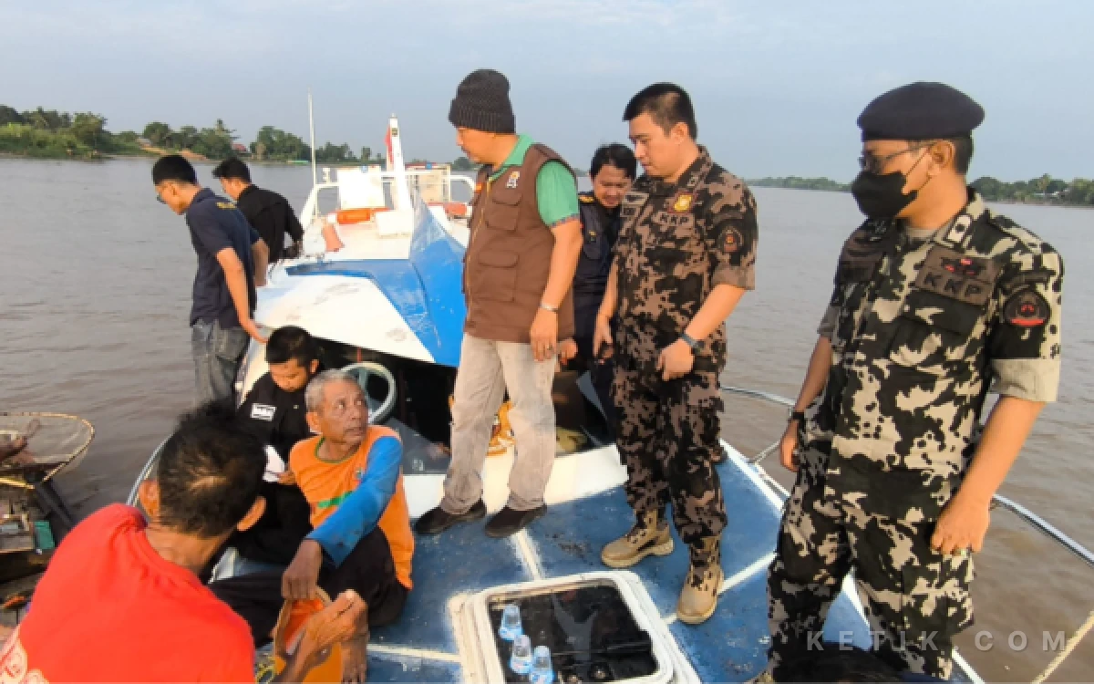 Thumbnail Berita - PSDKP Palembang Buru Pelaku Illegal Fishing di Sungai Musi: Aki Setrum hingga Mesin Kapal Disita
