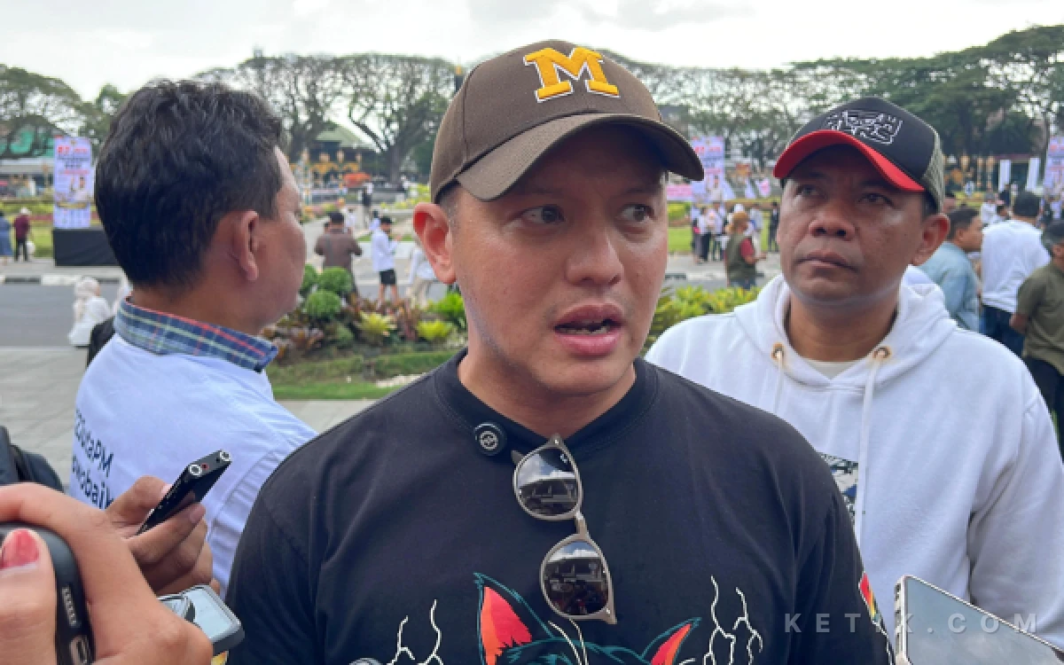 Thumbnail Berita - Diterjang Demo Mahasiswa Malang, Moreno Soeprapto Pasang Badan Bela Program MBG