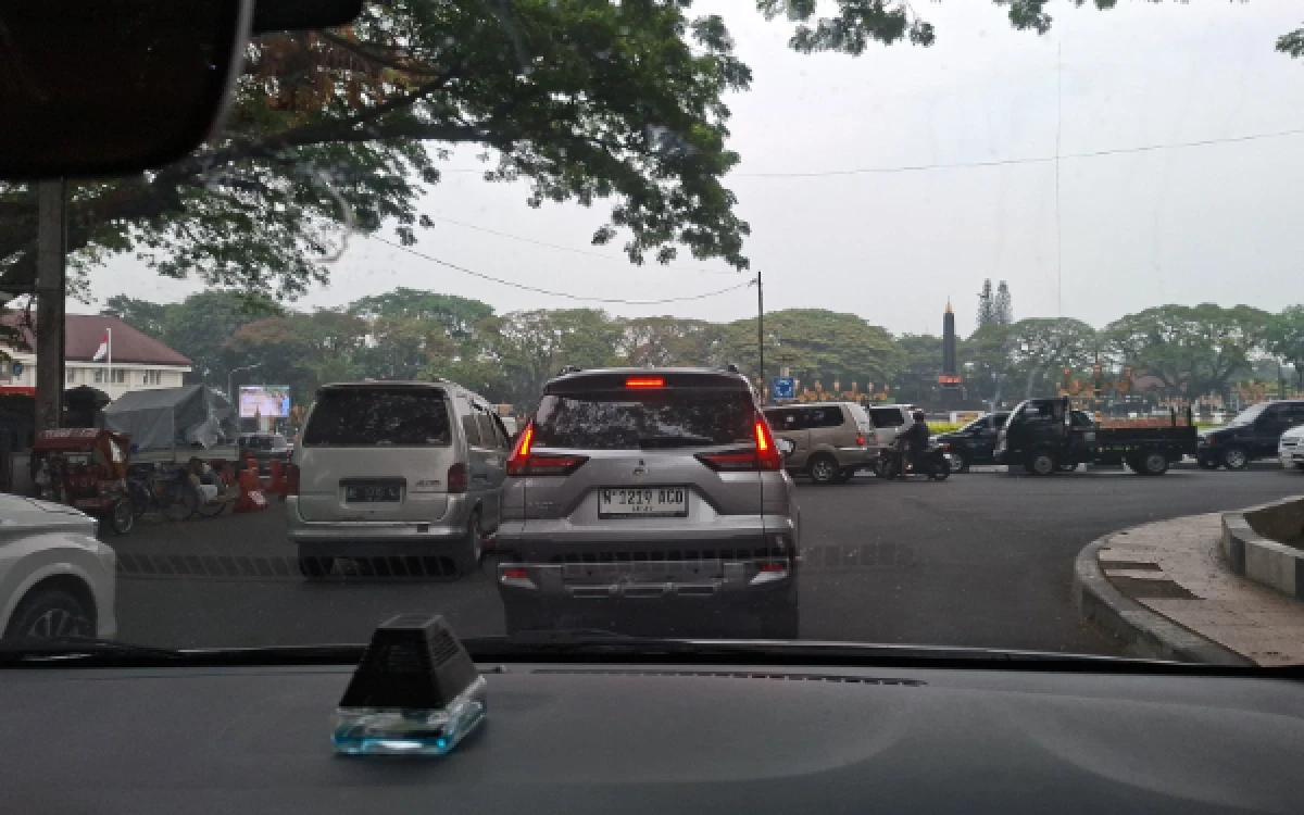 Foto Kepadatan arus lalu lintas di Jalan Tugu imbas adanya pembukaan gelaran turnamen tenis di Stadion Gajayana Kota Malang, Jumat, 12 Juni 2026 (Foto : Istimewa)