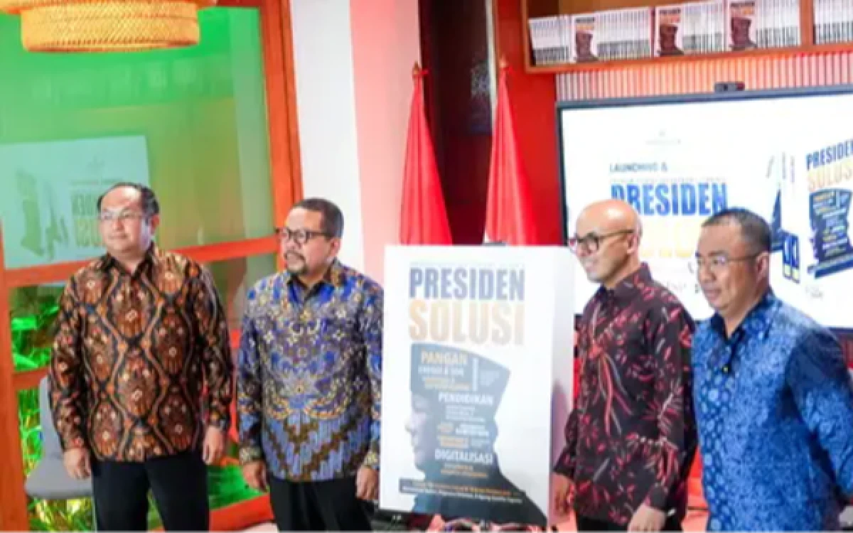 Thumbnail Berita - Buku "Presiden Solusi" Resmi Diluncurkan, Klaim 108 Langkah Penyelesaian Masalah di Era Prabowo
