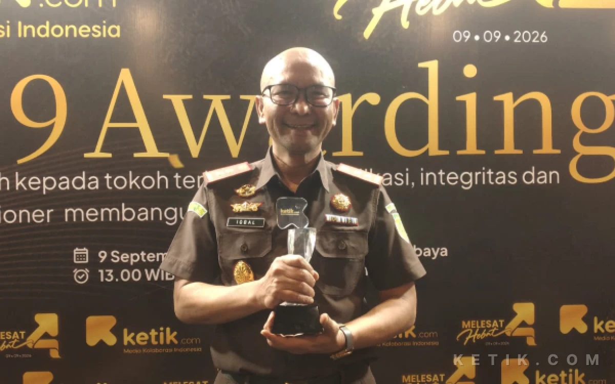 Thumbnail Berita - Kajari Sampang Mochammad Iqbal Ditahbiskan sebagai Jaksa Humanis dan Responsif, Beri Apresiasi Gelaran Ketik.com 9.9 Awarding