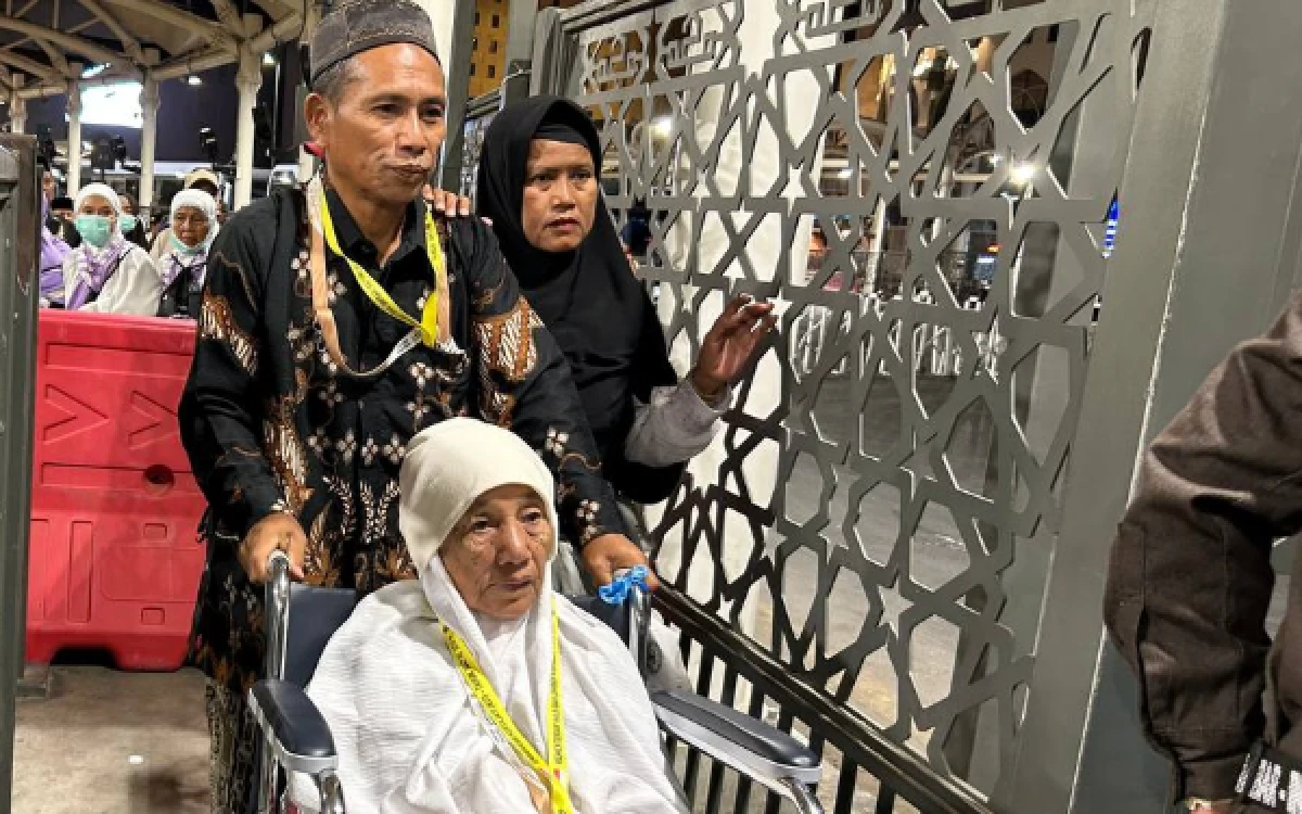 Thumbnail Berita - Lansia Diberi Jalur Khusus agar Tak Berdesakan di Terminal Ajyad