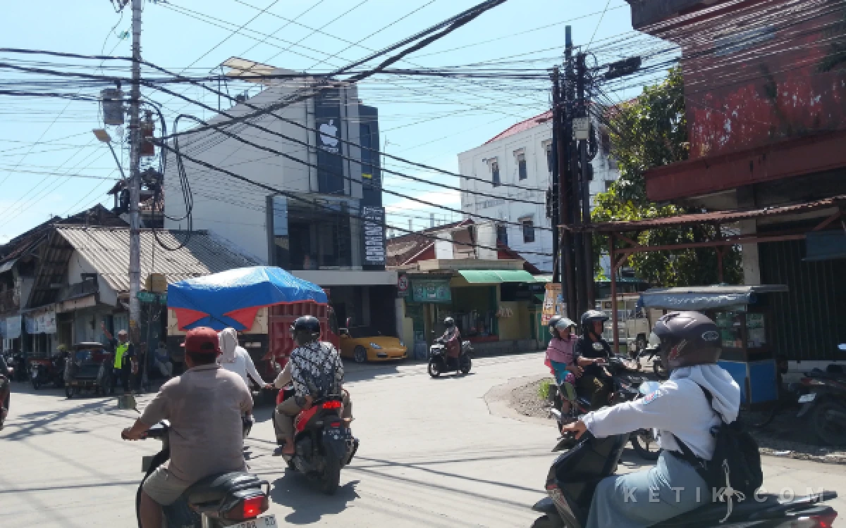 Thumbnail Berita - Abaikan Rambu, Puluhan Truk Nekat Terobos Jalur Terlarang di Kaliwungu Kendal
