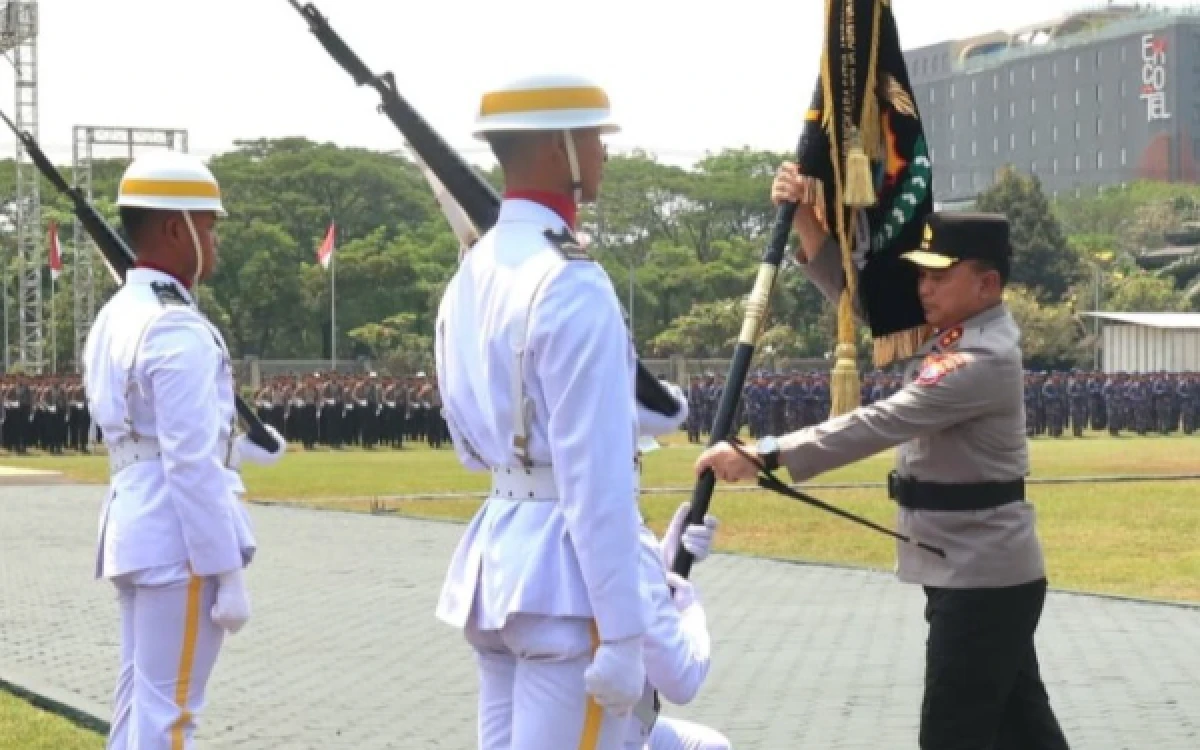 Thumbnail Berita - Pucuk Pimpinan Polda Jatim Berganti, Irjen Pol Nanang Avianto Berharap Tingkatkan Pelayanan Masyarakat