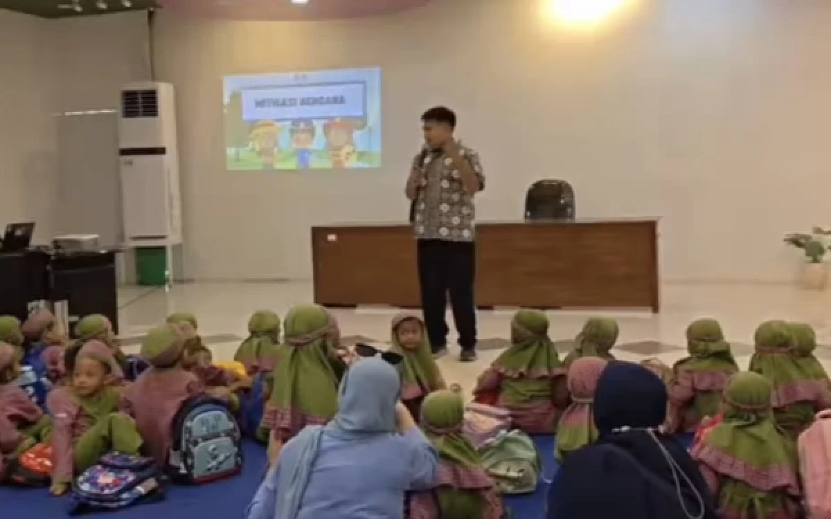 Thumbnail Berita - Kenalkan Mitigasi Sejak Dini, BPBD Surabaya Genjot Program Sina-Sini ke Sekolah-Sekolah