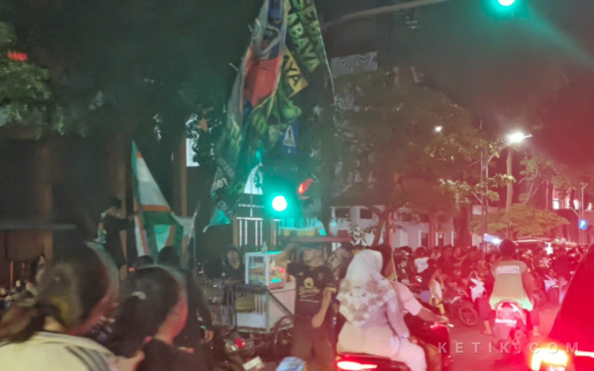 Thumbnail Berita - Sambut HUT Ke-99 Persebaya, Stadion Gelora 10 November Surabaya Padat!