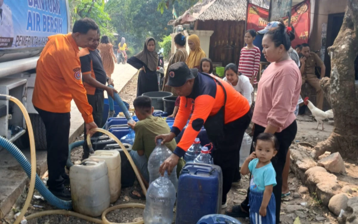 Thumbnail Berita - BPBD Lebak Salurkan 75 Ribu Liter Air Bersih, Warga Terdampak Kekeringan Diminta Segera Ajukan Permohonan