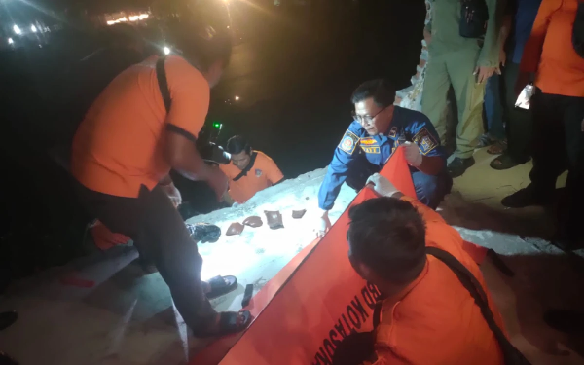 Thumbnail Berita - Geger! Jasad Bayi Laki-laki Ditemukan dalam Kendil, Polisi Masih Lakukan Penyelidikan