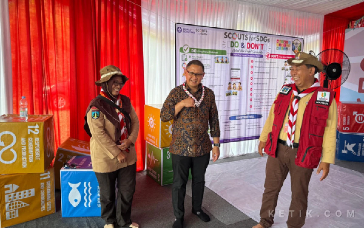 Foto Kadisdik Jatim Aries Agung Paewai memberikan semangat kepada kontingan asal Jawa Timur di Jamnas XII 2026 di Bumi Perkemahan (Buperta) Pramuka, Cibubur, Jakarta, Selasa (Foto: Kiagus Firdaus)