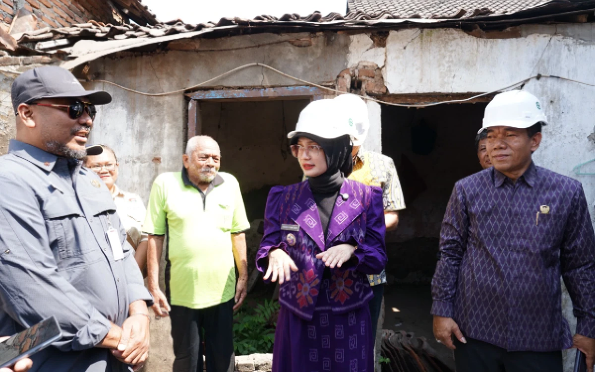 Thumbnail Berita - Wujudkan Hunian Layak dan Aman, Pemkot Kediri Rehabilitasi Dua Rumah Warga Korban Gempa