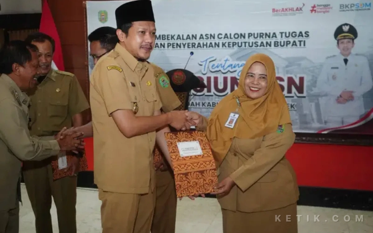 Thumbnail Berita - Wabup Trenggalek Semangati Para Purnatugas ASN untuk Tetap Berkarya
