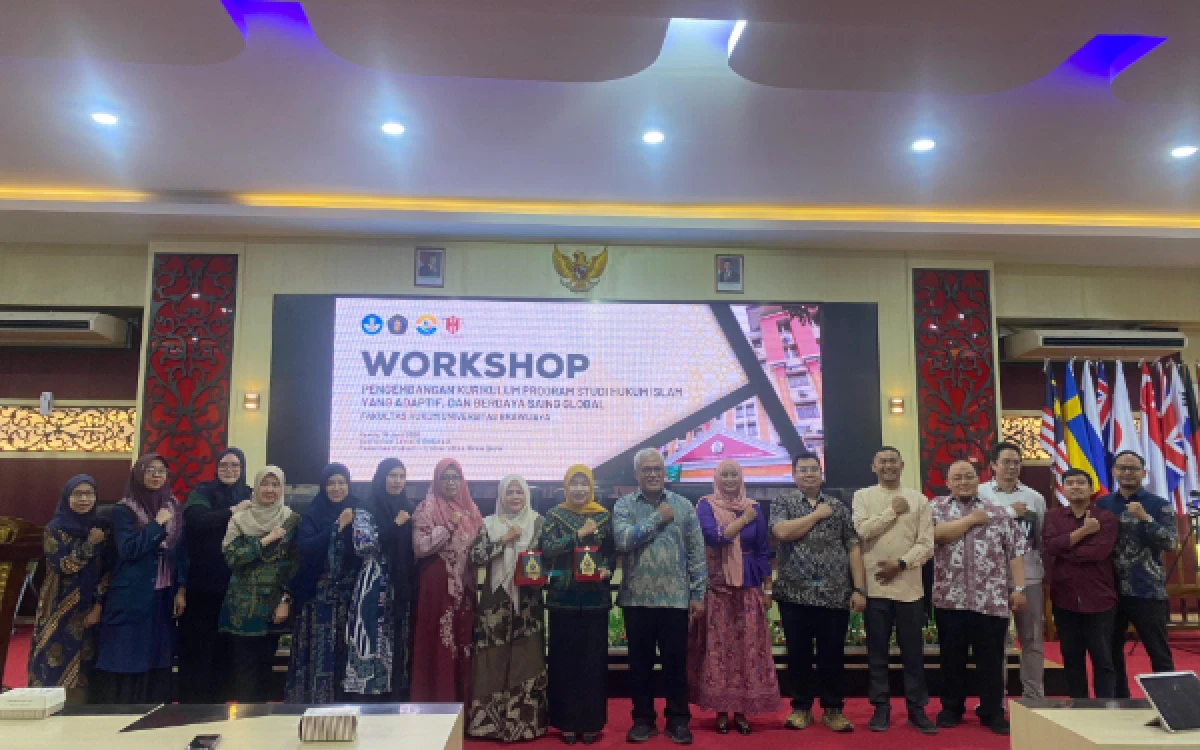 Foto Prof. Dr. Erfaniah Zuhriah, M.H., Wakil Dekan II Fakultas Syariah menghadiri Workshop Evaluasi Rancangan Kurikulum Program Studi Hukum Islam Fakultas Hukum Universitas Brawijaya (UB). (Foto: Fakultas Syariah UIN Malang)