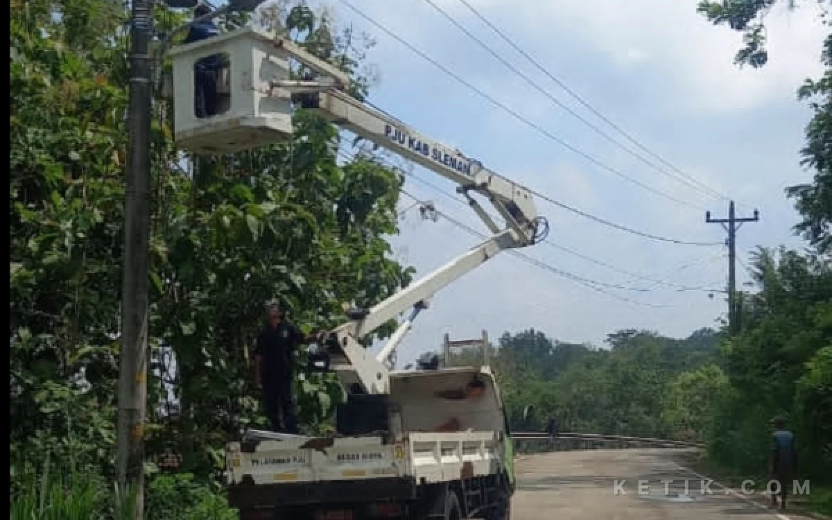Thumbnail Berita - Realisasikan "Sleman Padang", Dishub Pasang 3.726 Titik APJ Baru di Kawasan Permukiman
