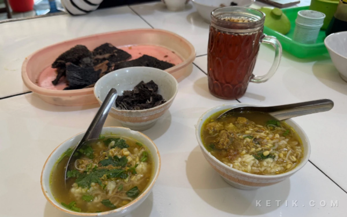 Foto Soto Girin dengan ukuran mangkuk mungilnya yang membuat banyak orang ketagihan. (Foto: Dok. Ketik.com)