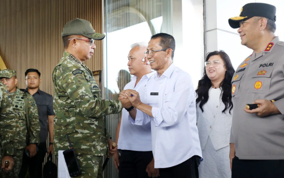 Thumbnail Berita - Panglima TNI Kunjungi Kepri, Amsakar Sambut di Batam Sebelum Bertolak ke Lingga