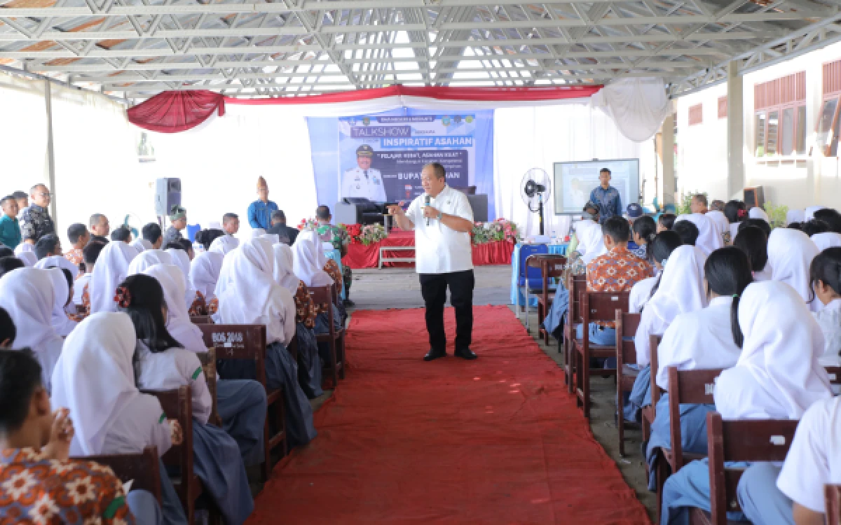 Thumbnail Berita - Bupati Asahan Bakar Semangat Pelajar, Kisah Hidupnya Bikin Siswa SMAN 1 Meranti Terinspirasi