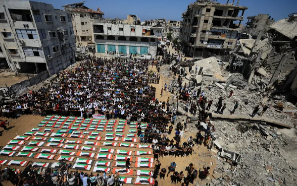 Thumbnail Berita - Tiga Tahun Tertimbun Reruntuhan, 112 Jenazah Warga Palestina Akhirnya Dimakamkan di Gaza