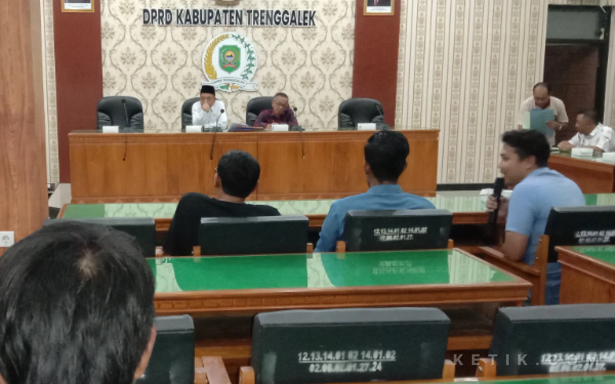 Thumbnail Berita - Forum Masyarakat Trenggalek Bergerak Wadul Dewan Atas Kerusakan Jalan Ngares-Sengon