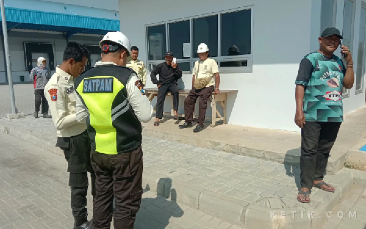 Thumbnail Berita - Dugaan Kebocoran Limbah Picu Bau Menyengat, Pemdes Socorejo Tuban Minta PT IMB Beri Klarifikasi