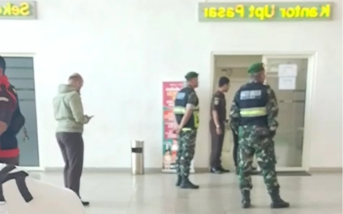 Thumbnail Berita - Libatkan TNI-Polri, Kejari Batu Geledah Kantor UPT Pasar Among Tani