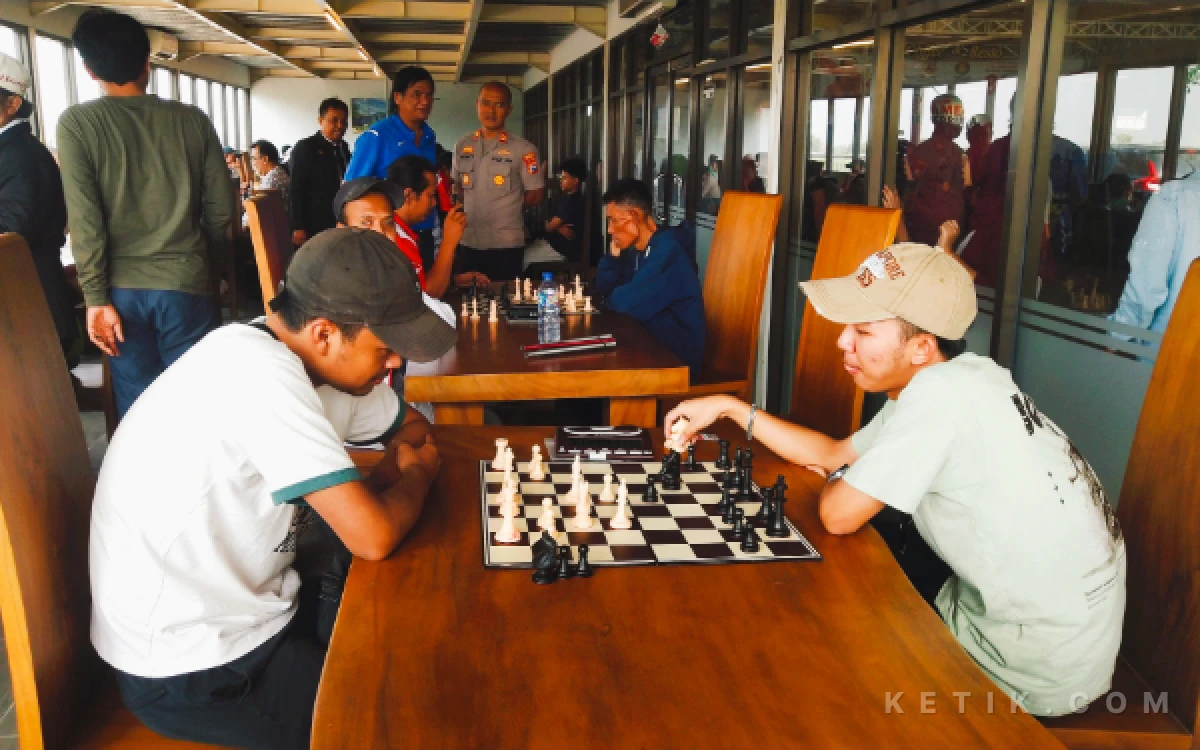 Foto Arya Batu Juara I saat bertemu di babak keempat lawanRaden Syaifuddin Denpasar Runner Up. (Foto : Sutejo Rc/ketik.com)