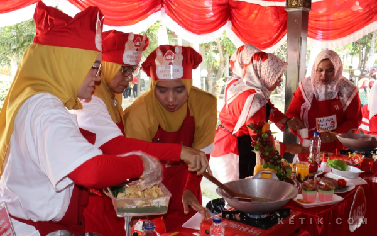 Thumbnail Berita - Meriah! Lomba Masak Kreasi ABC Warnai HUT ke-81 RI di Pendopo Brebes