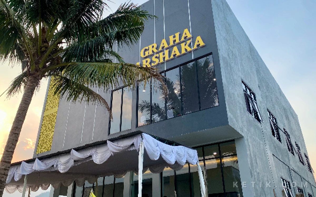 Foto Tampak depan Graha Arshaka IKA PMII Kota Malang yang berada di Jalan Semeru II Gang 1, Desa Pendem, Kota Batu. (Foto: Dafa Wahyu Pratama/Ketik.com)