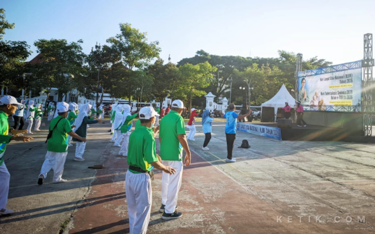 Foto Senyum para lansia menghiasi peringatan Hari Lanjut Usia Nasional (HLUN) ke-30 saat mengikuti skrining kesehatan dan layanan pemeriksaan gratis, Rabu (10/6/2026).