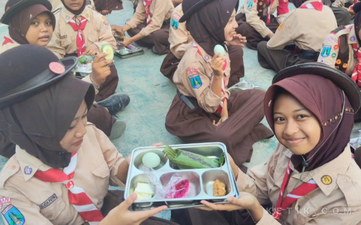 Thumbnail Berita - Distribusi MBG di SMPN 1 Bangilan Tuban Terlambat hingga Jam Pulang, Menu Buah Tak Sesuai Infografis