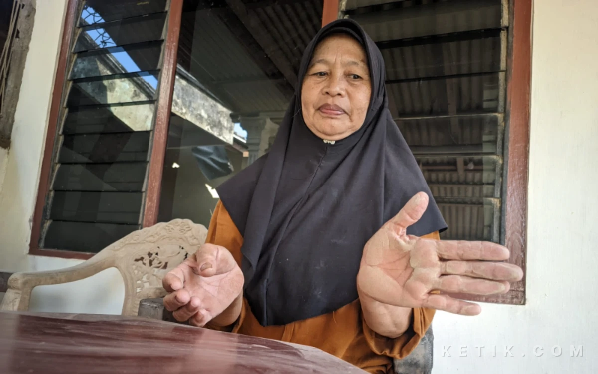 Thumbnail Berita - Derita Warga Pinggir Jalan Rusak di Pacitan yang Hidup Berdampingan dengan Debu