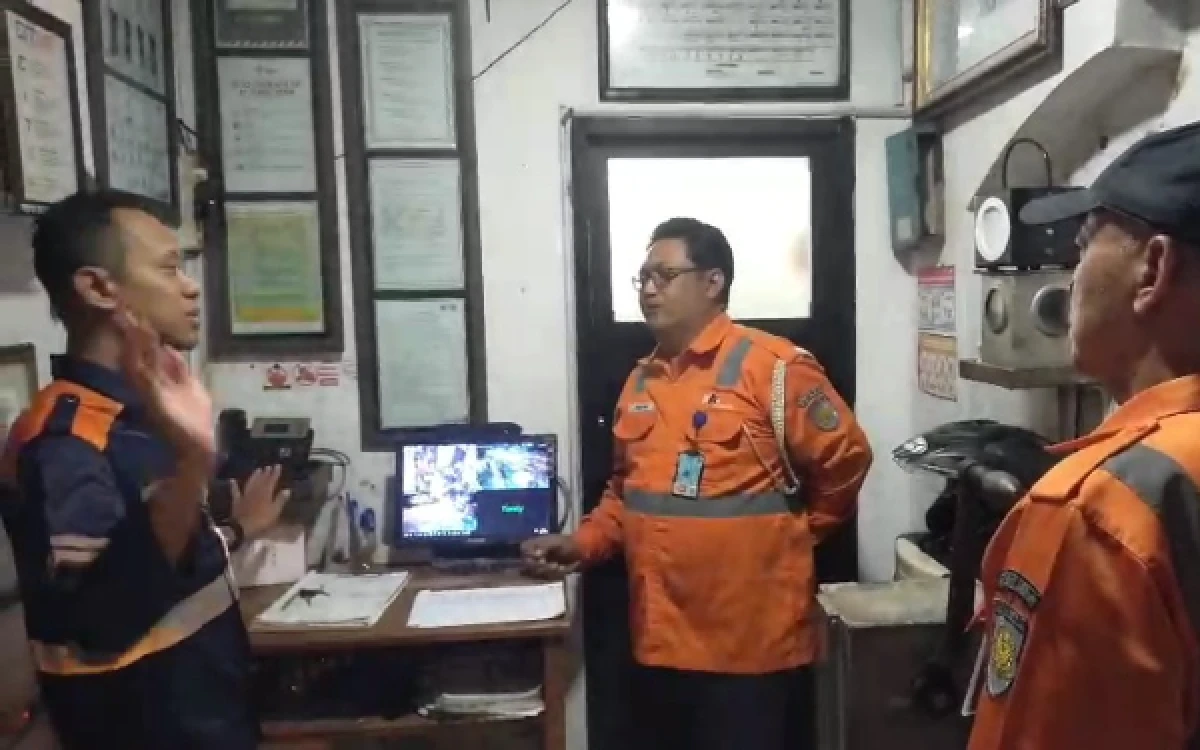 Thumbnail Berita - Manajemen KAI Daop 7 Madiun Intensifkan Inspeksi Malam Perlintasan Sebidang,Tegaskan Komitmen Keselamatan Perjalanan KA