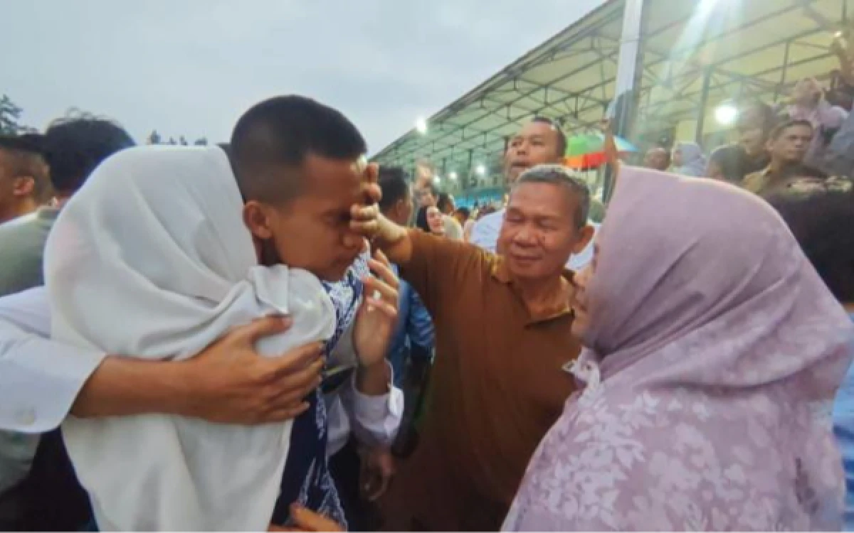 Thumbnail Berita - Lolos Tiga Kampus Bergengsi, Anak Petani asal Bangka Pilih Jadi Taruna Angkatan Laut, Ini Kisahnya
