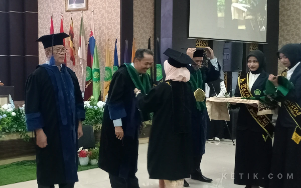 Foto Prosesi pengukuhan tujuh guru besar oleh Rektor UIN Malang, Prof. Ilfi Nur Diana. (Foto: Aliyah/Ketik.com)