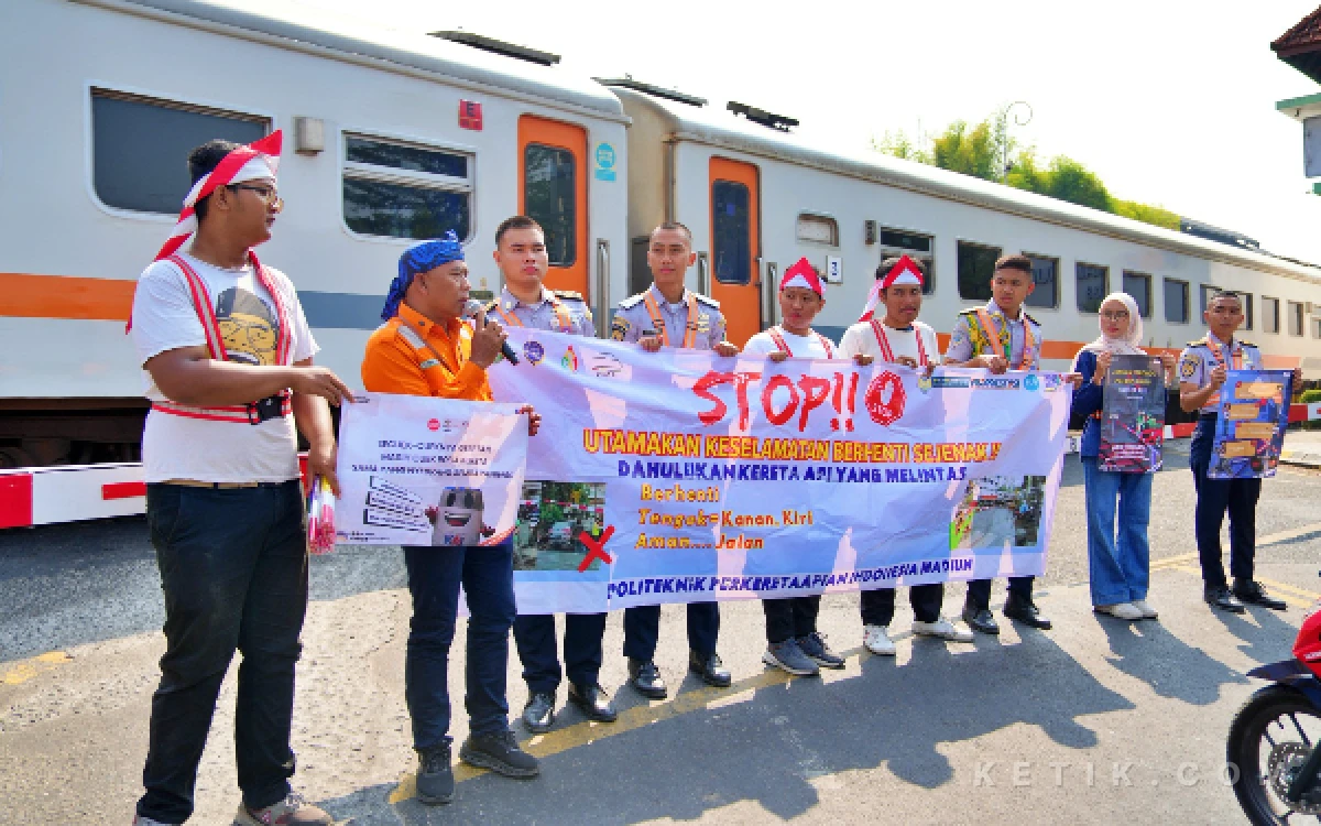 Thumbnail Berita - Gelorakan Semangat Kemerdekaan, Daop 7 Madiun Kampanyekan Keselamatan di Perlintasan Sebidang