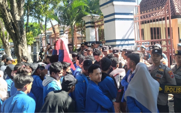 Thumbnail Berita - PMII Sampang Soroti Nasib Guru Honorer dan PPPK Paruh Waktu, Minta Pemerintah Beri Kepastian