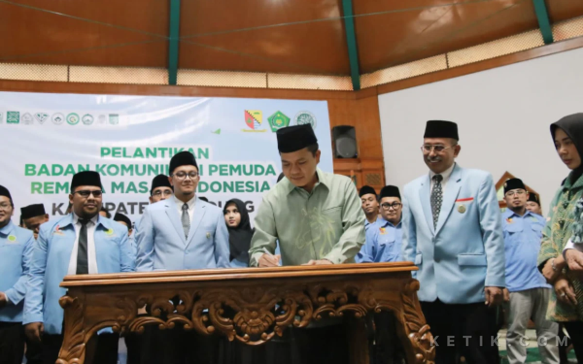 Thumbnail Berita - Bupati Bandung Tekankan Peran Strategis BKPRMI, dari Masjid Hingga Desa Perkuat Generasi Qur’ani