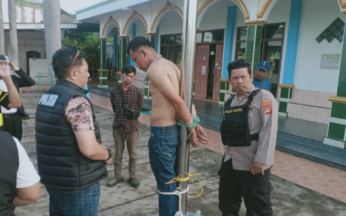 Thumbnail Berita - Ketahuan Curi Kotak Amal di Palembang, Pria Ini Mengaku Keluarga Tito Karnavian