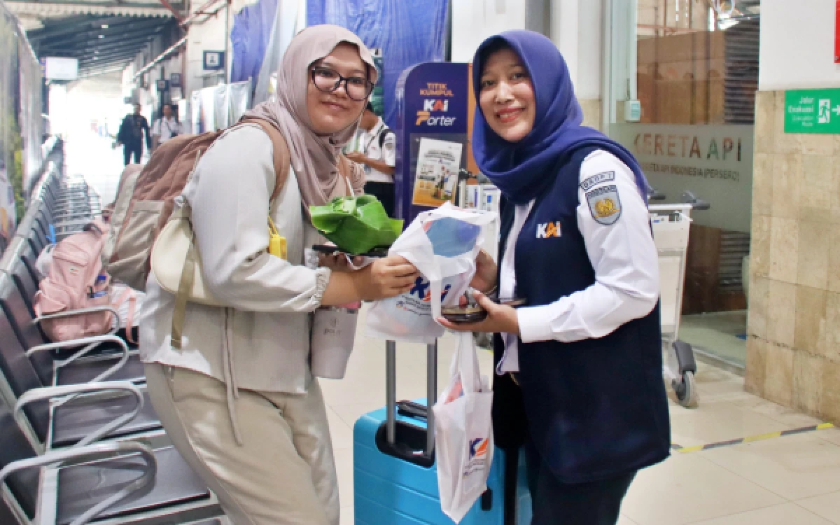 Thumbnail Berita - Pecel Pincuk Warnai Momentum Istimewa Peringatan HUT ke-81 KAI Daop 7 Madiun