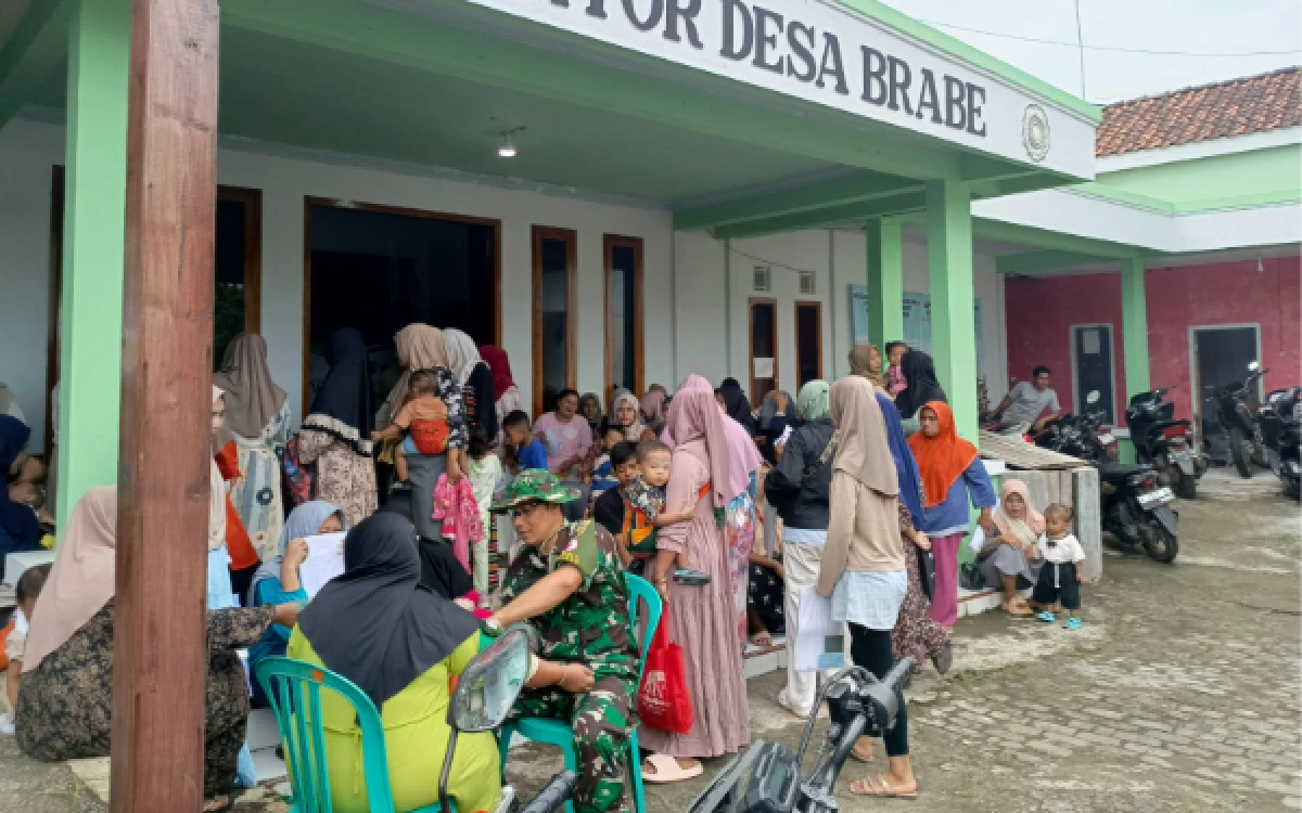 Thumbnail Berita - Pastikan Kesehatan Personel dan Masyarakat, Tim Kesehatan Satgas TMMD ke-128 Kodim 0820 Probolinggo Selalu Hadir di Setiap Kegiatan