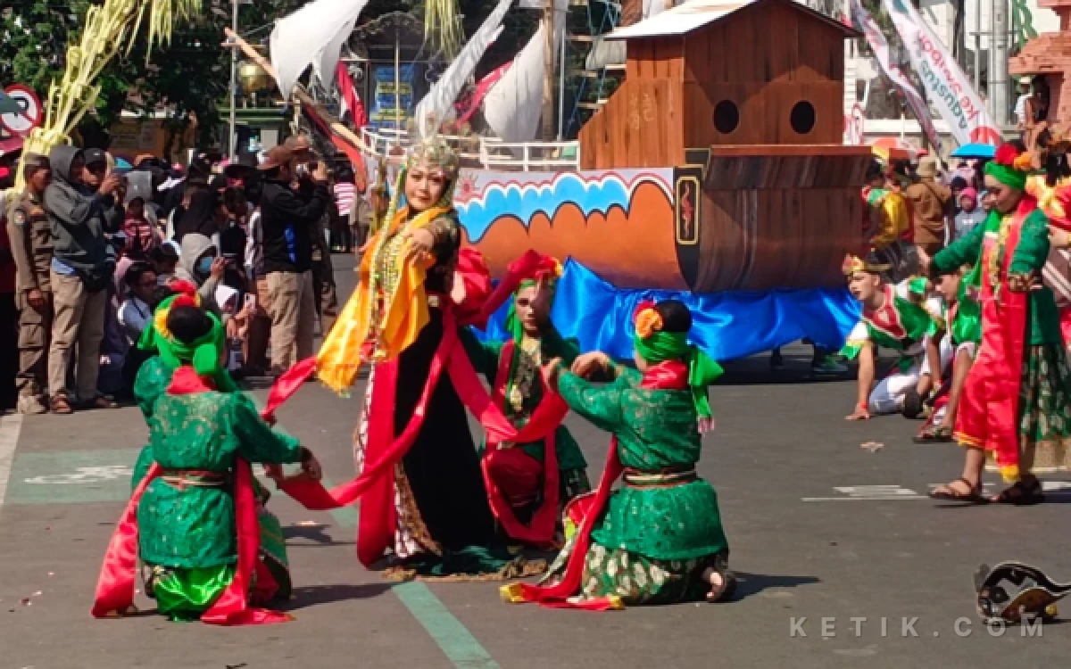 Thumbnail Berita - Karnaval Budaya di Situbondo Berlangsung Meriah, Bupati Janjikan Peningkatan Kualitas