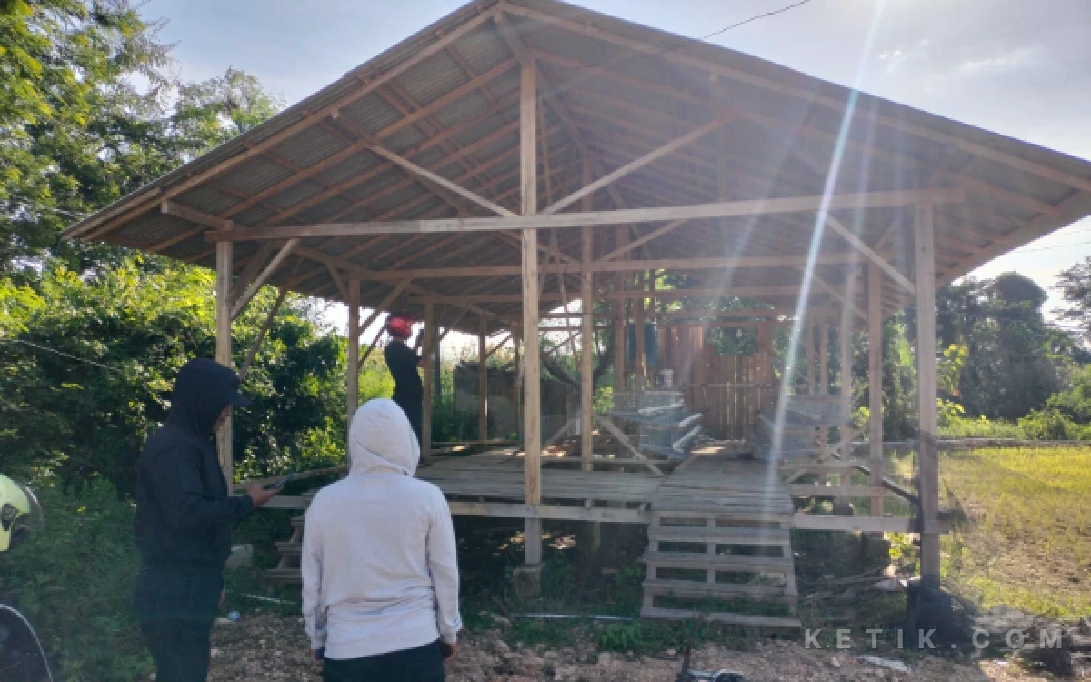 Thumbnail Berita - Camat Jrengik-Ketua BUMDes Bungkam Soal Dugaan Program Ayam Mangkrak di Majengan Sampang