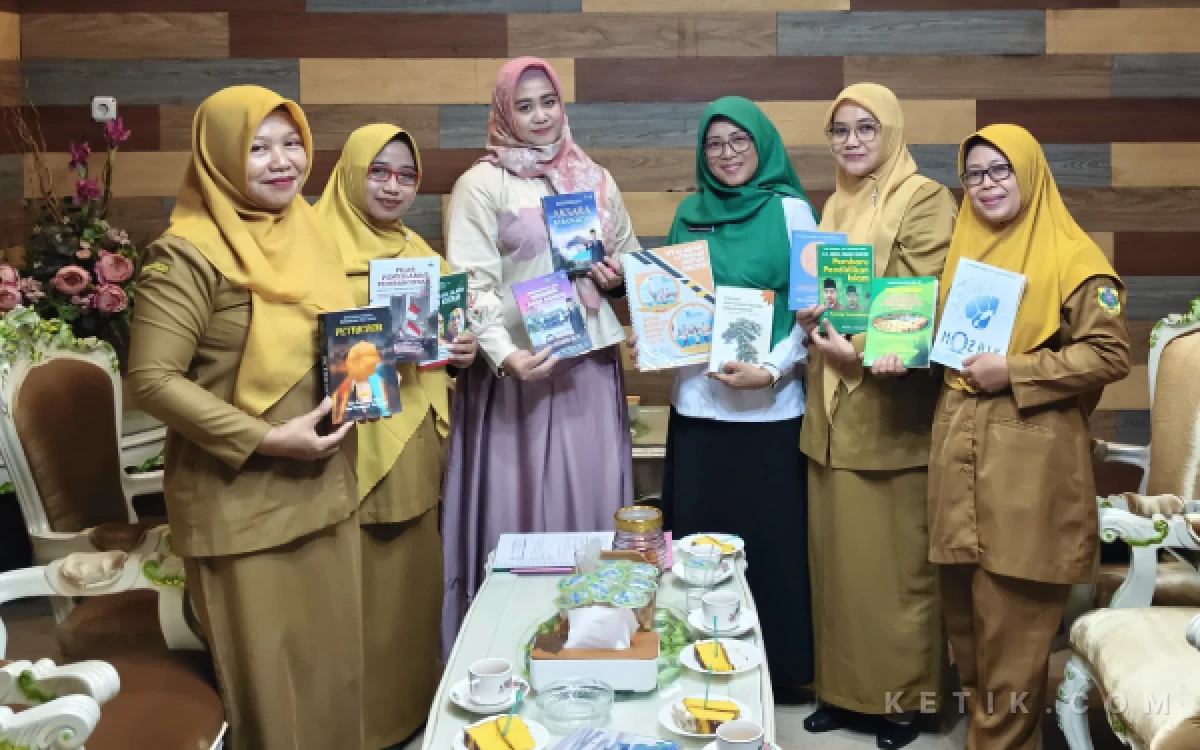 Thumbnail Berita - Guru Bondowoso Satukan Karya, Komunitas Yuk Menulis Bidik Panggung Literasi Jawa Timur